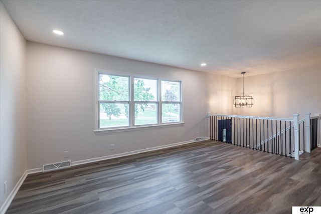 5041 South 93 Street, Omaha, NE 68127