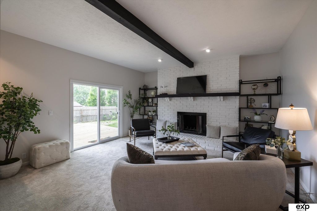5041 South 93 Street, Omaha, NE 68127