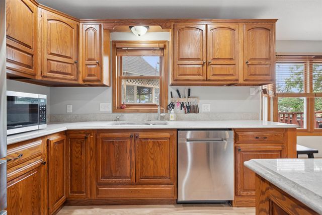 1608 Hillside Ave, Waverly, IA 50677