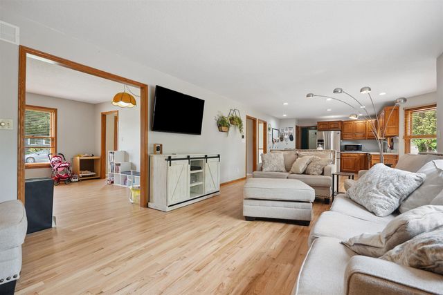 1608 Hillside Ave, Waverly, IA 50677