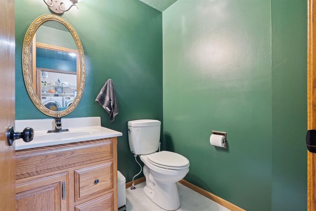 1608 Hillside Ave, Waverly, IA 50677