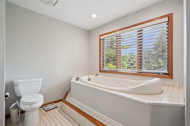 1608 Hillside Ave, Waverly, IA 50677