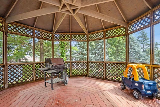 1608 Hillside Ave, Waverly, IA 50677