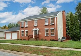 1608 Hillside Ave, Waverly, IA 50677