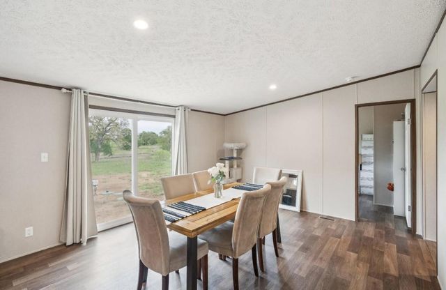 989 Ferguson LOOP, Dale, TX 78616