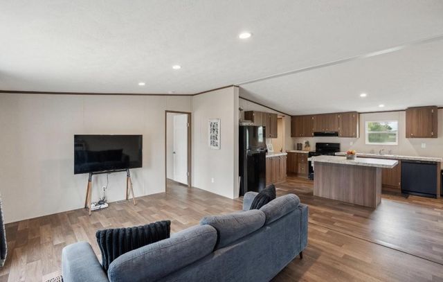 989 Ferguson LOOP, Dale, TX 78616