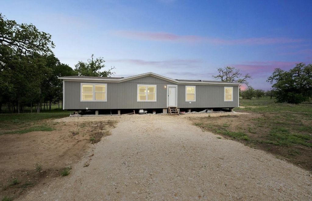 989 Ferguson LOOP, Dale, TX 78616