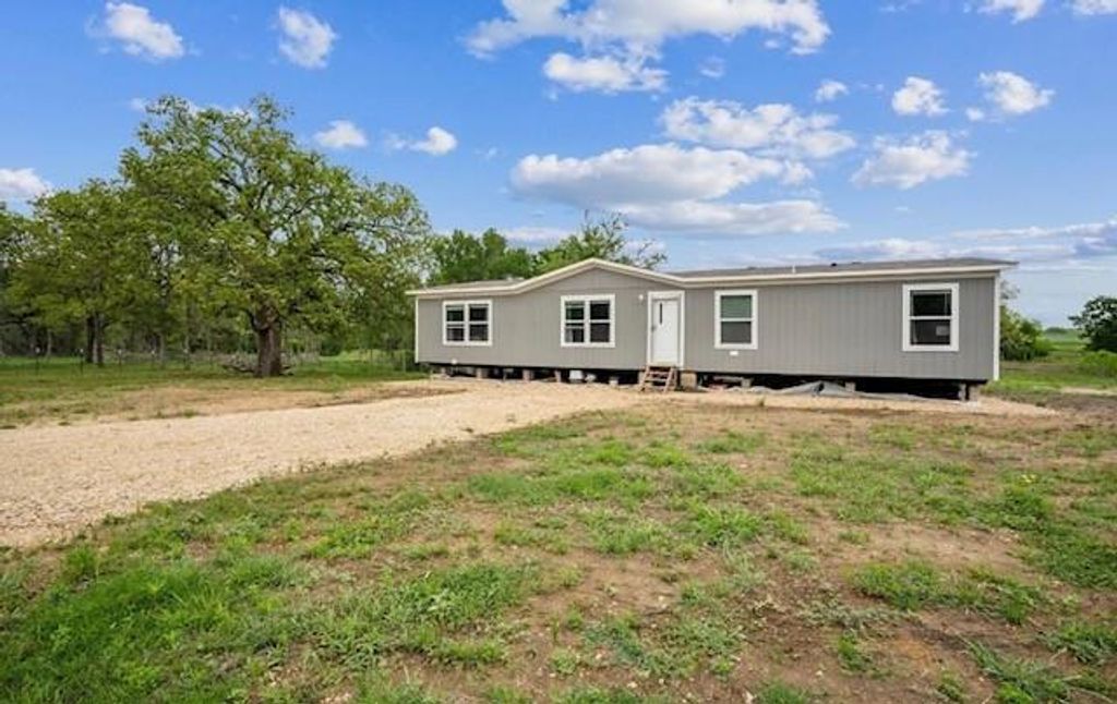 989 Ferguson LOOP, Dale, TX 78616