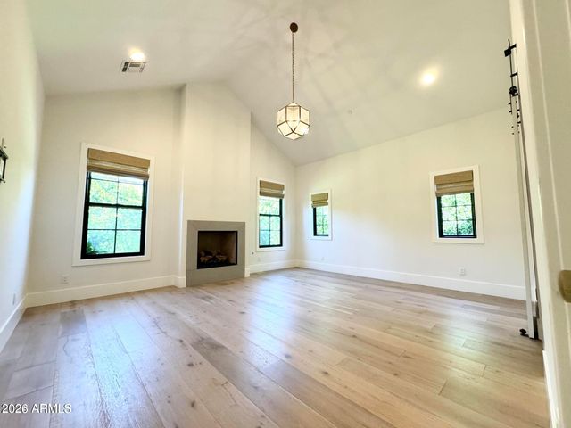 16 W OCOTILLO Road, Phoenix, AZ 85013