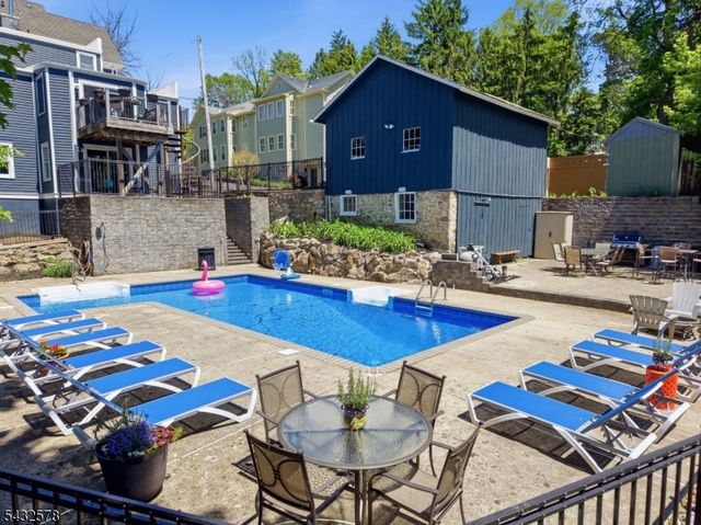100 Center St, Clinton Town, NJ 08809