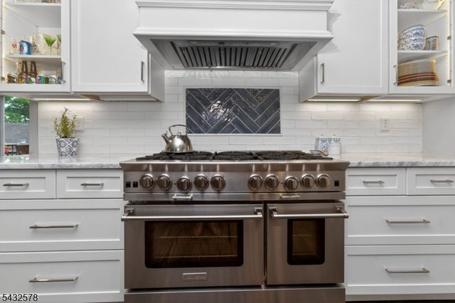 100 Center St, Clinton Town, NJ 08809