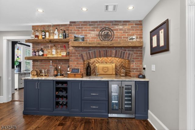 100 Center St, Clinton Town, NJ 08809