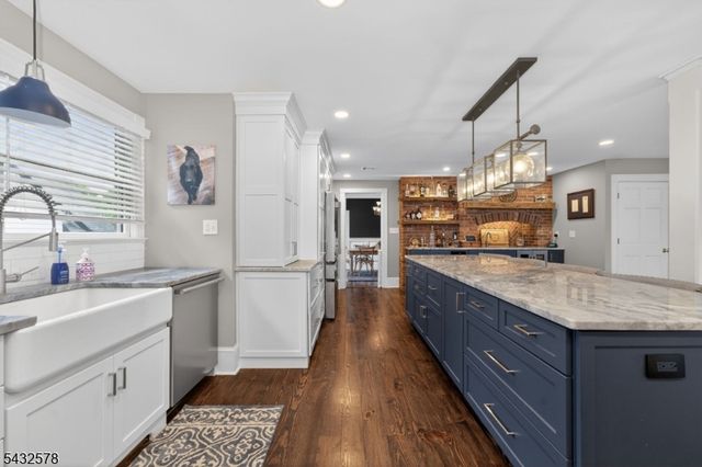 100 Center St, Clinton Town, NJ 08809