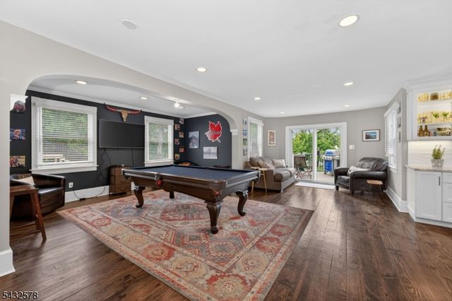 100 Center St, Clinton Town, NJ 08809