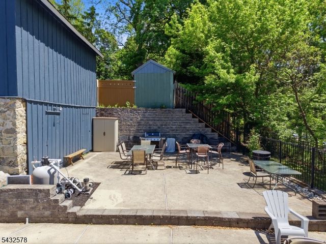 100 Center St, Clinton Town, NJ 08809