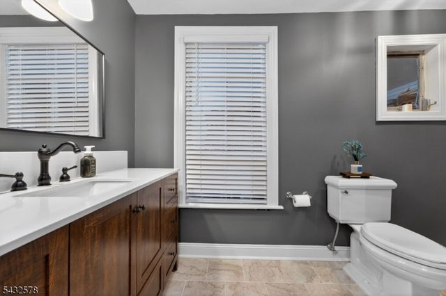 100 Center St, Clinton Town, NJ 08809