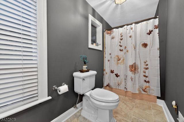 100 Center St, Clinton Town, NJ 08809