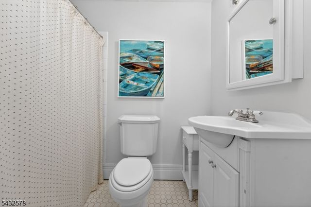 100 Center St, Clinton Town, NJ 08809