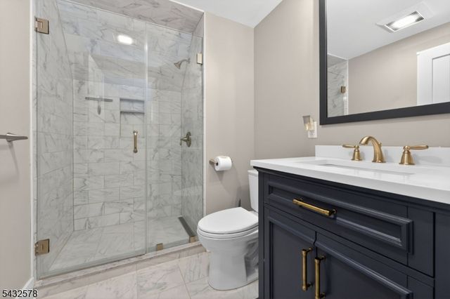 100 Center St, Clinton Town, NJ 08809