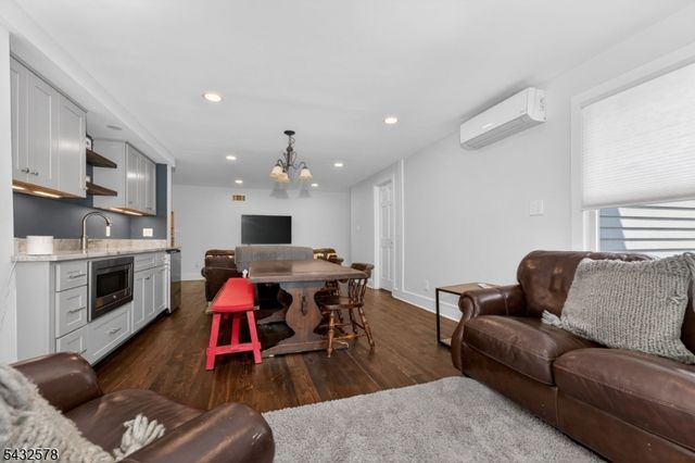 100 Center St, Clinton Town, NJ 08809