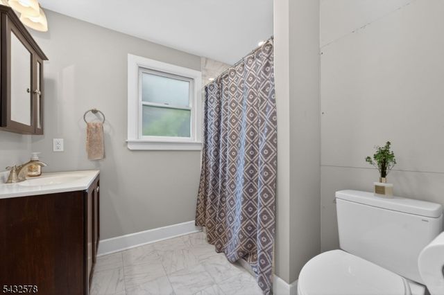 100 Center St, Clinton Town, NJ 08809
