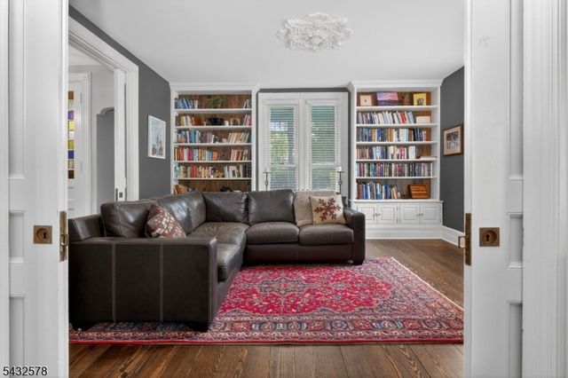 100 Center St, Clinton Town, NJ 08809