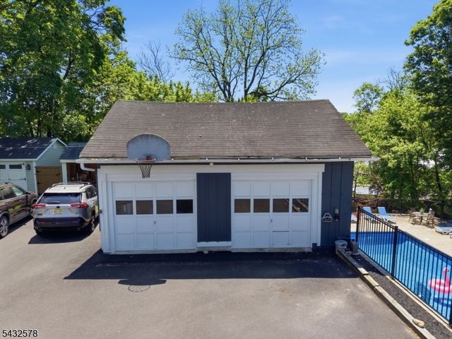 100 Center St, Clinton Town, NJ 08809