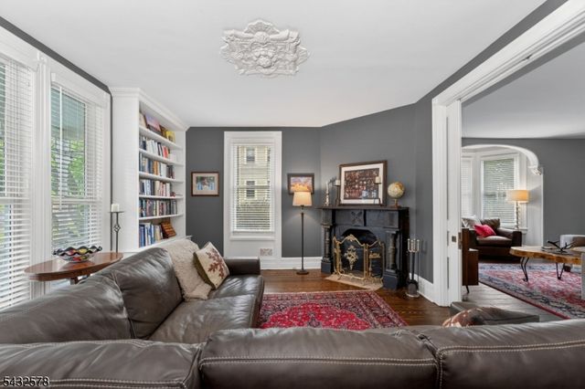 100 Center St, Clinton Town, NJ 08809