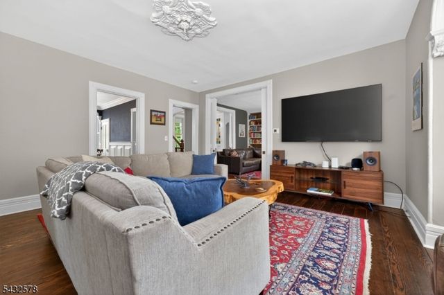 100 Center St, Clinton Town, NJ 08809