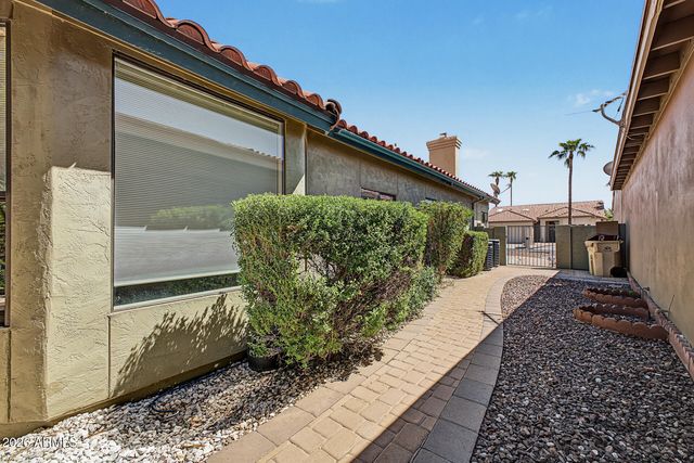25228 S CLOVERLAND Drive, Sun Lakes, AZ 85248