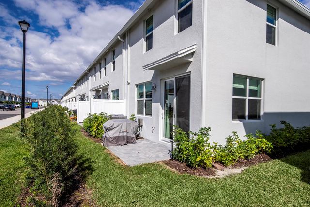 5735 SE Edgewater Circle, Stuart, FL 34997