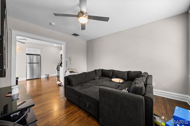 2100 Wyoming Street, St Louis, MO 63118