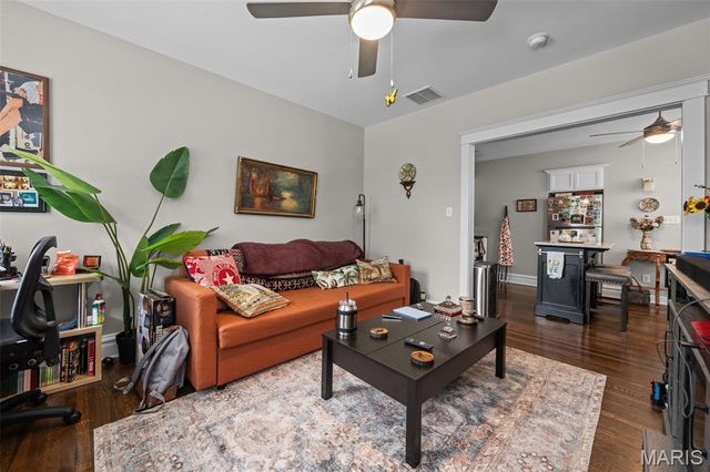 2100 Wyoming Street, St Louis, MO 63118