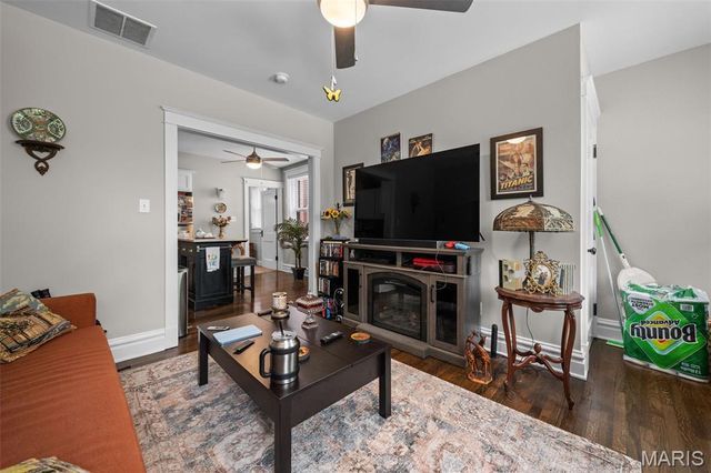 2100 Wyoming Street, St Louis, MO 63118