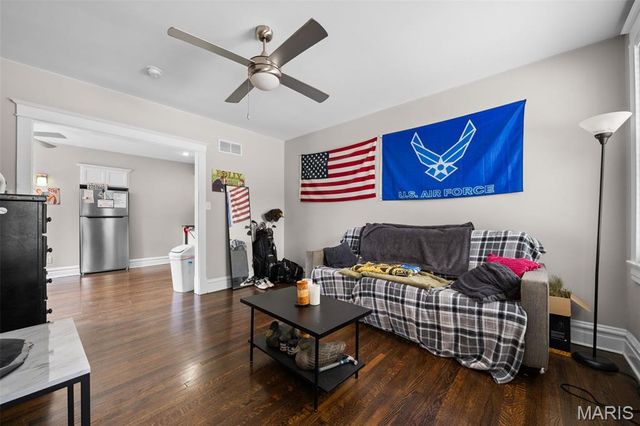 2100 Wyoming Street, St Louis, MO 63118