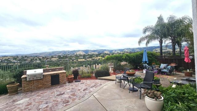 5000 Birkdale Way, San Jose, CA 95138