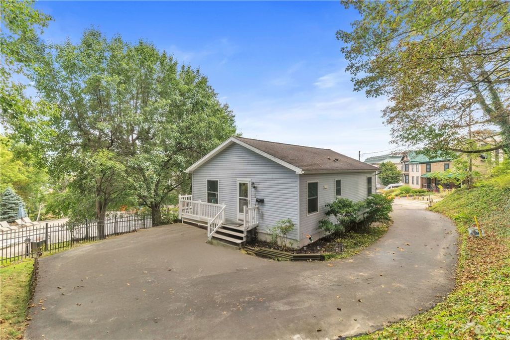 120 W Catherine St, Somerset Boro, PA 15501