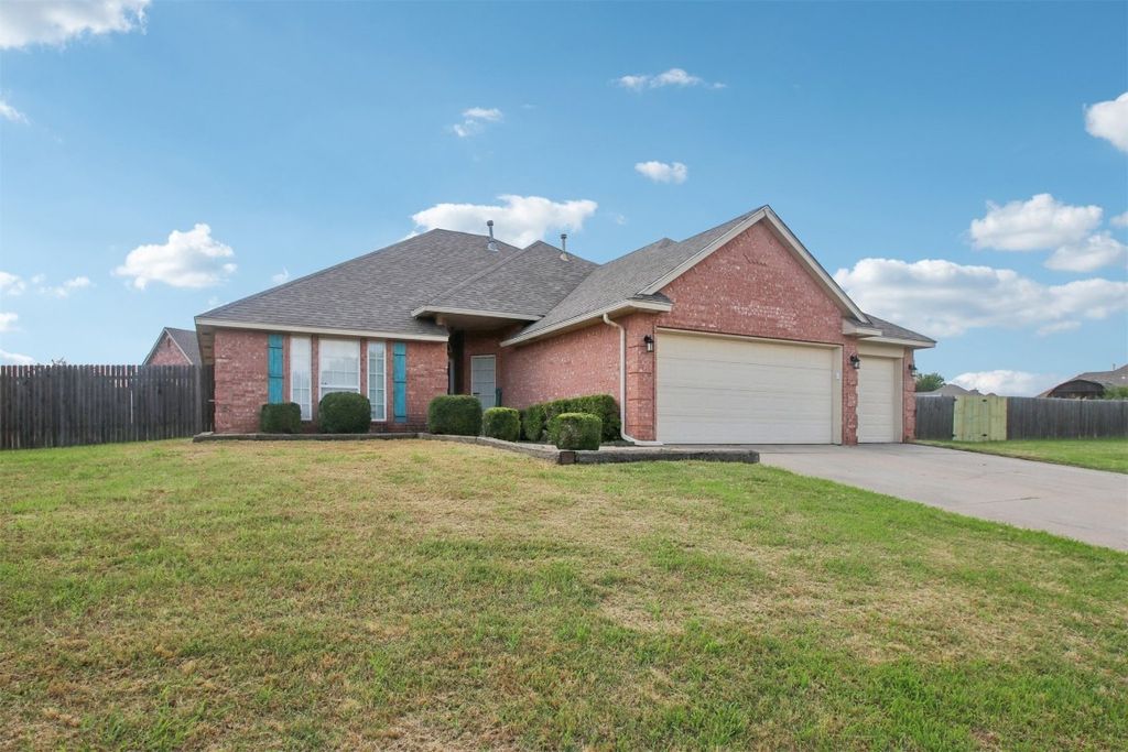 4605 Mackenzie Drive, Moore, OK 73160