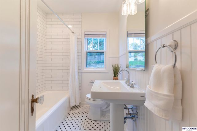 5031 Charles Street, Omaha, NE 68132