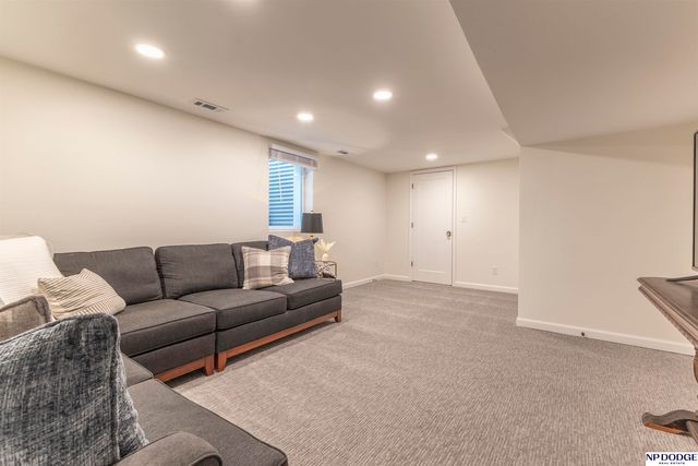 5031 Charles Street, Omaha, NE 68132