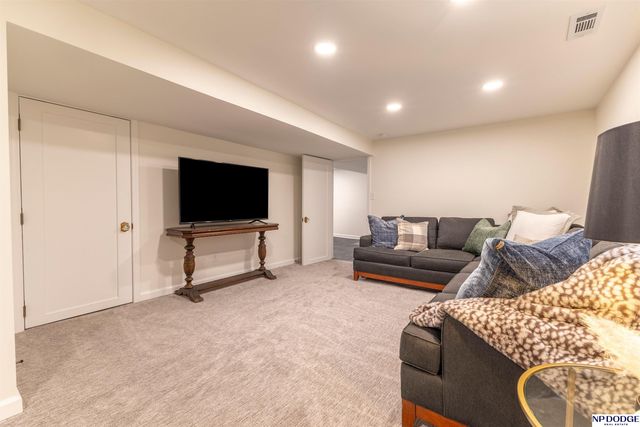 5031 Charles Street, Omaha, NE 68132