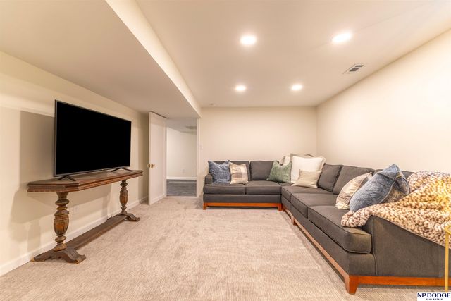 5031 Charles Street, Omaha, NE 68132