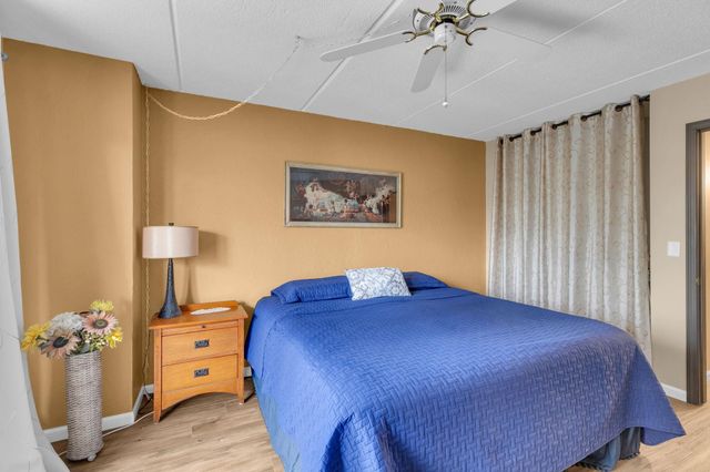 10401 Cedar Lake Road 405, Hopkins, MN 55305
