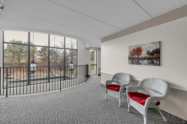 10401 Cedar Lake Road 405, Hopkins, MN 55305
