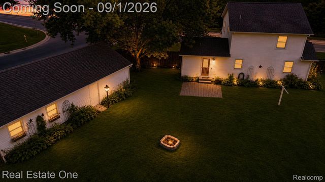 206 Broadway, Springfield Charter Township, MI 48350