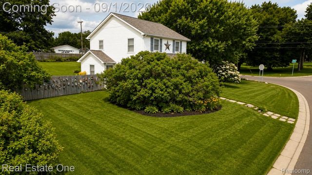 206 Broadway, Springfield Charter Township, MI 48350