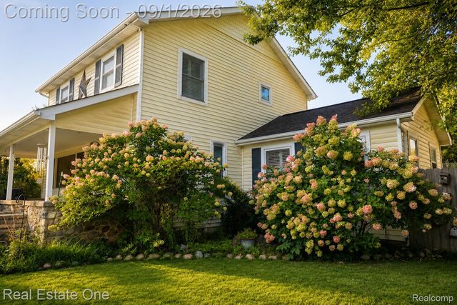 206 Broadway, Springfield Charter Township, MI 48350