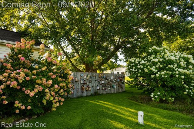 206 Broadway, Springfield Charter Township, MI 48350