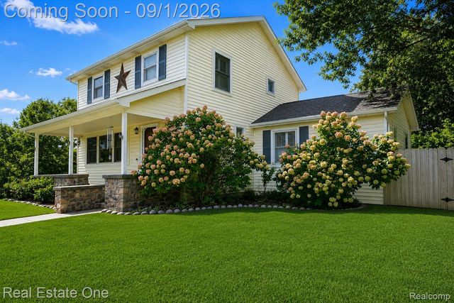 206 Broadway, Springfield Charter Township, MI 48350