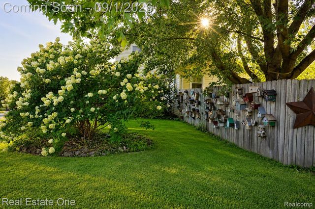 206 Broadway, Springfield Charter Township, MI 48350